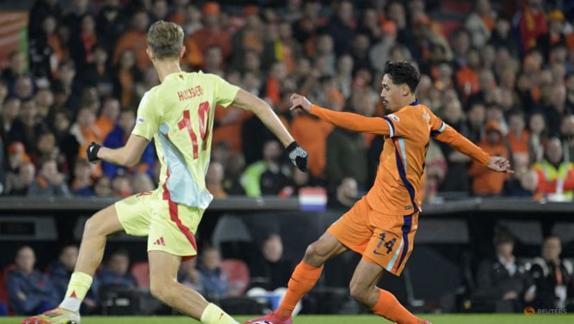 Spain defender Huijsen gets hostile reception in Rotterdam