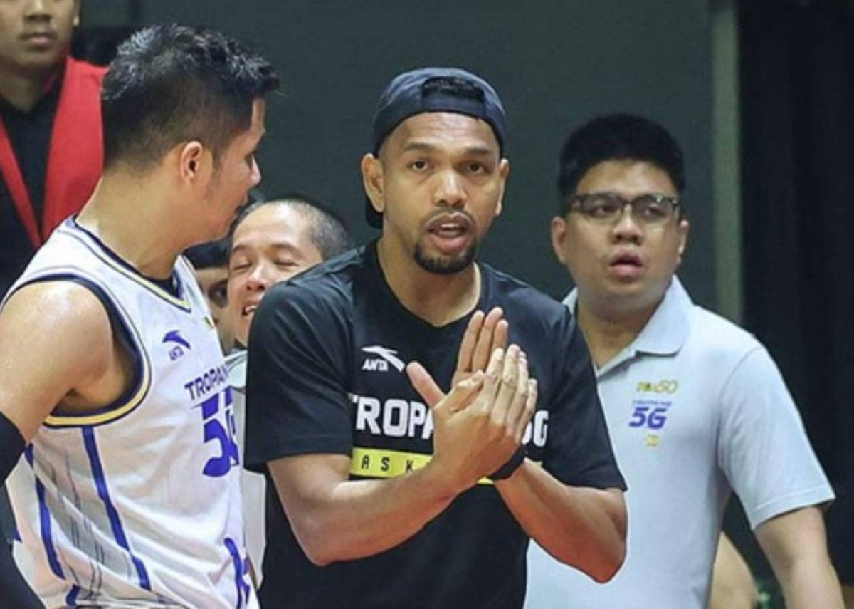 Jayson Castro Moved to Free Agent List as He Recovers from Knee Surgery