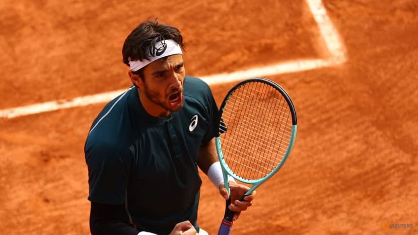 Carlos Alcaraz Dominates Tommy Paul to Advance to French Open Semifinals; Swiatek Set to Clash with Sabalenka