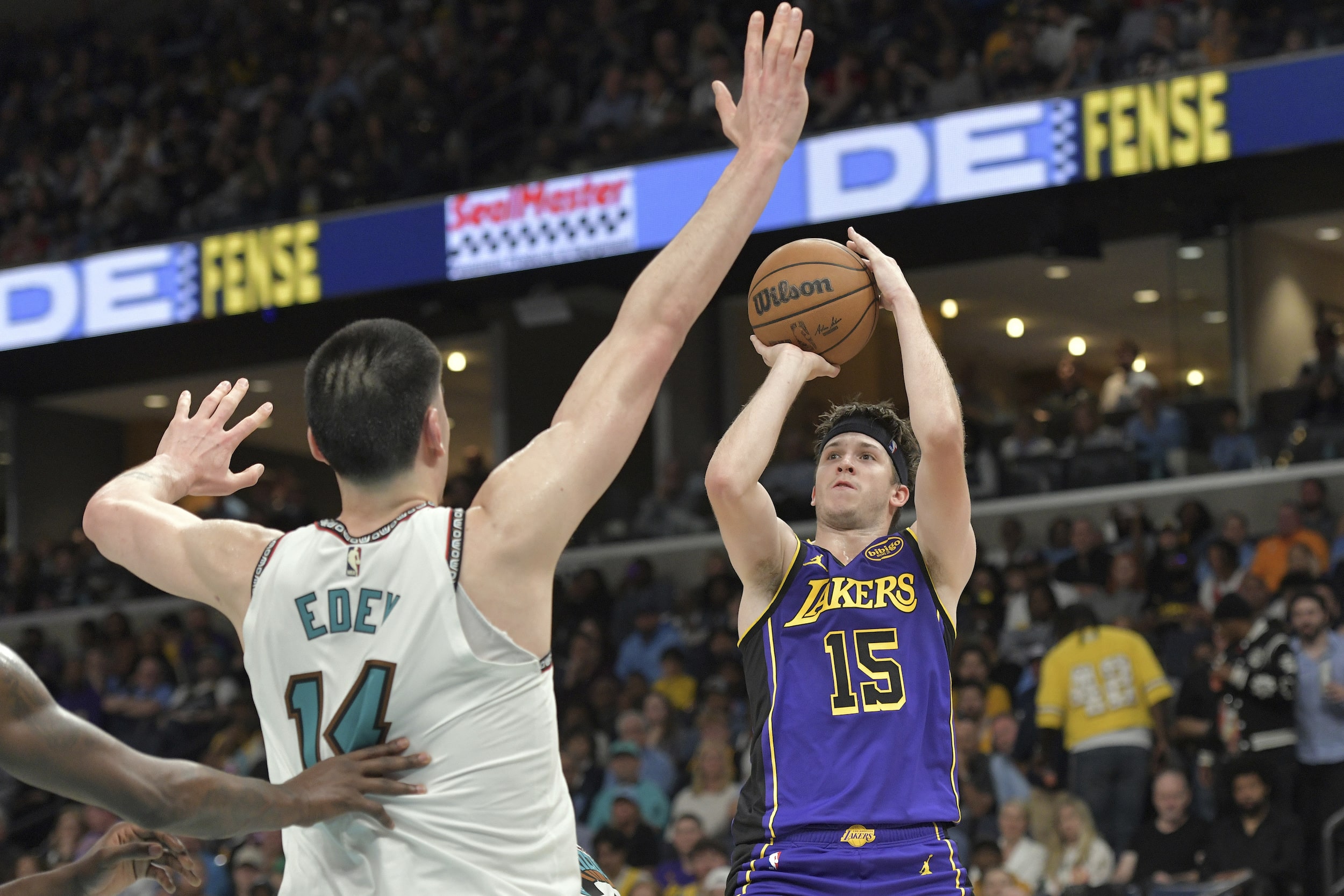 NBA: Austin Reaves helps Lakers hold off Grizzlies