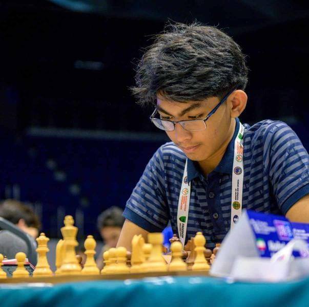 Philippine Chess Prodigy Arca Shocks Top German GM, Takes Lead in Bangkok Tournament
