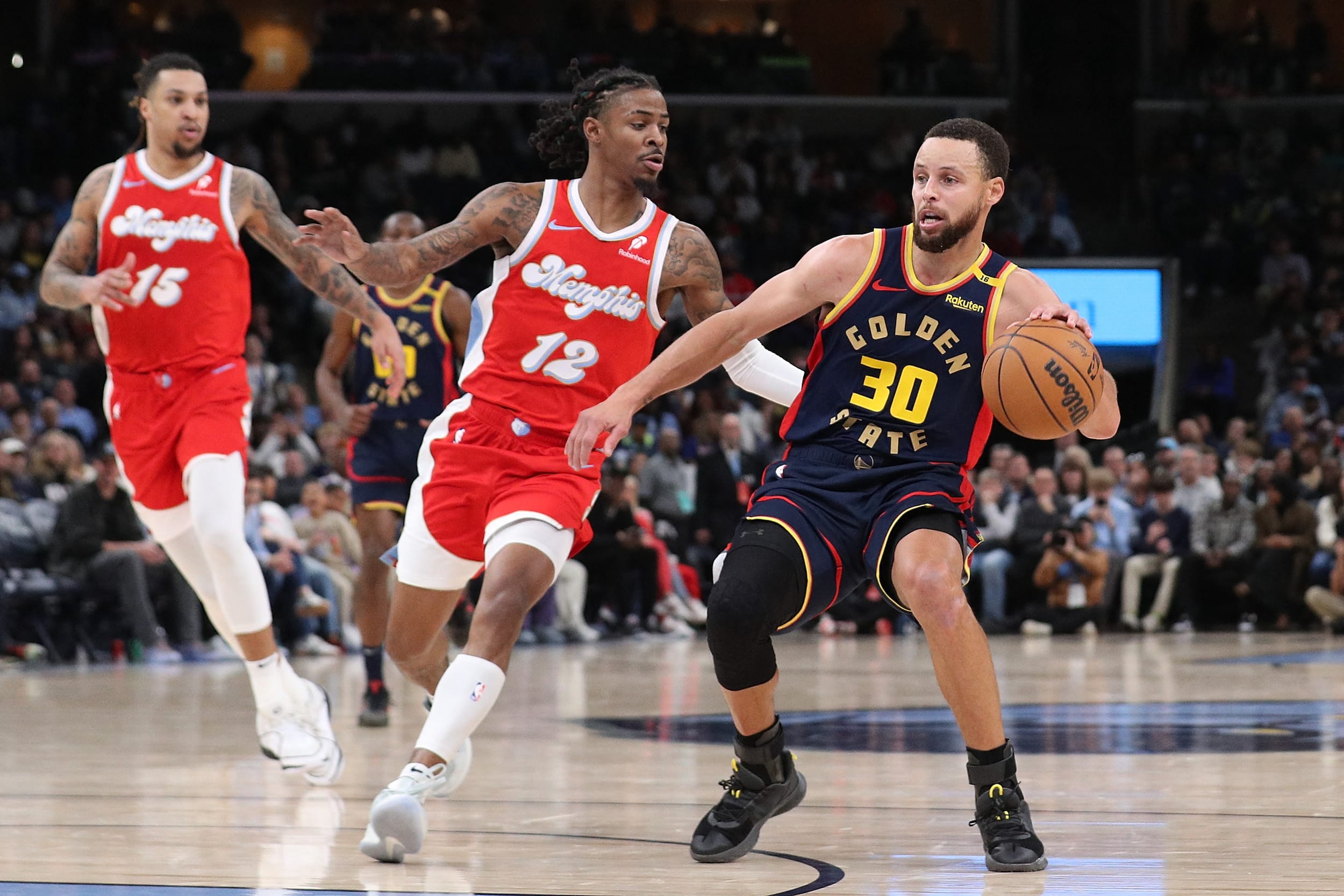 Golden State Warriors Battle Memphis Grizzlies in High-Stakes NBA Play-In Clash