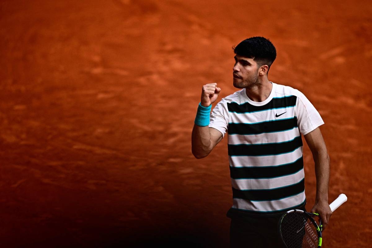 Alcaraz and Swiatek Triumph in Thrilling French Open Quarterfinal Advances