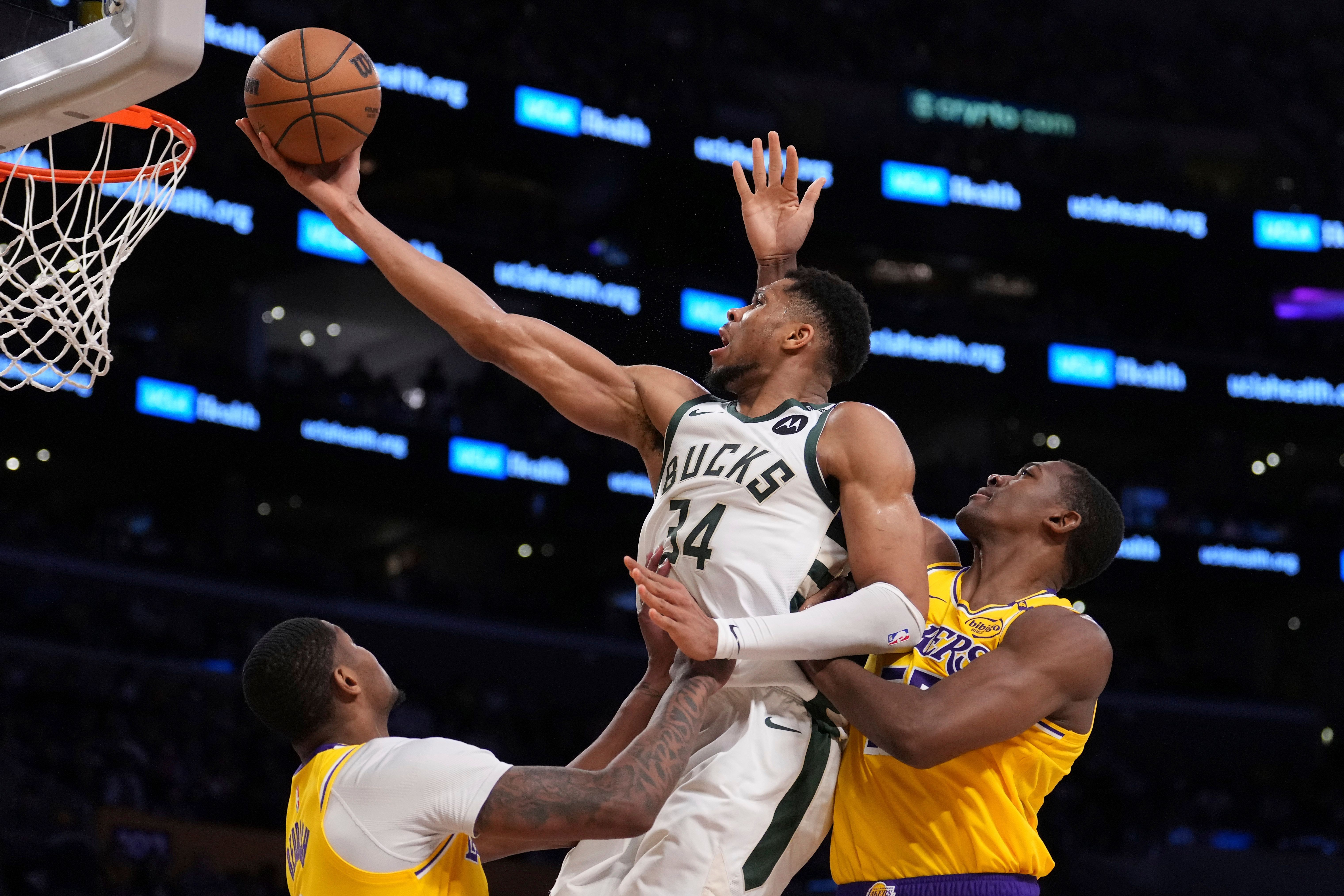 Antetokounmpo, Bucks roll past short-handed Lakers