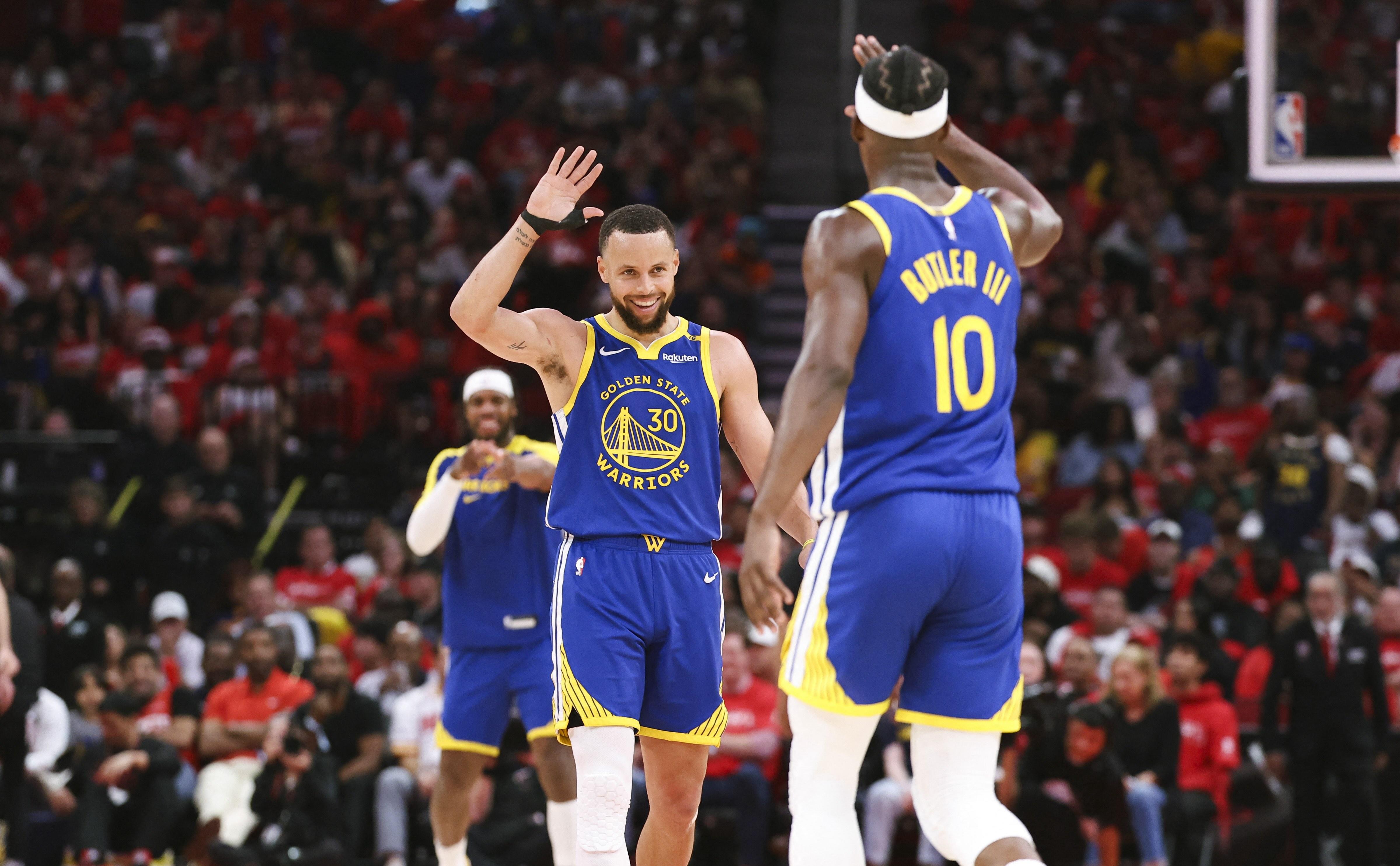 Stephen Curry's 31-Point Performance Leads Warriors to Victory Over Rockets in Playoff Opener