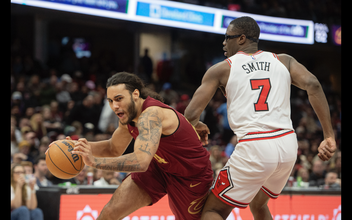 Cleveland Cavaliers Secure Top Spot in Eastern Conference with Dominant Victory Over Chicago Bulls