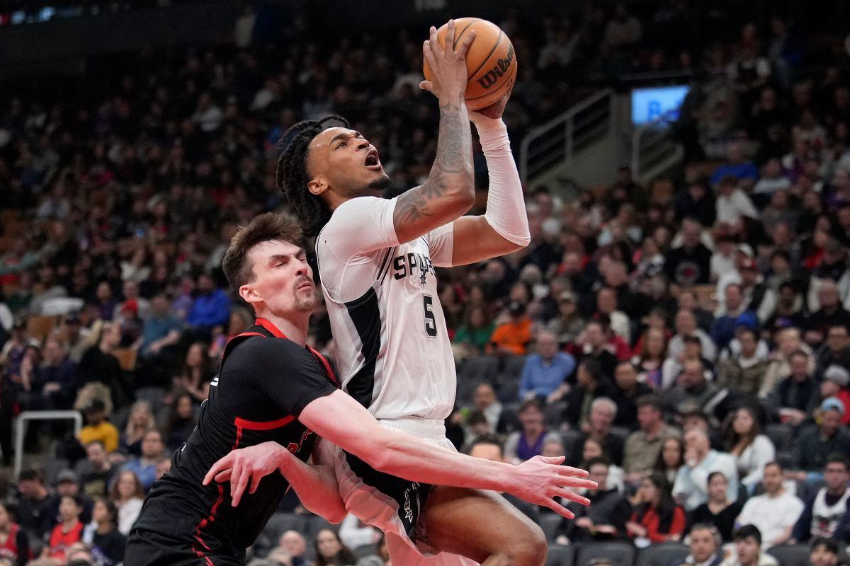 NBA: Devin Vassell, Spurs embarrass Raptors 123-89
