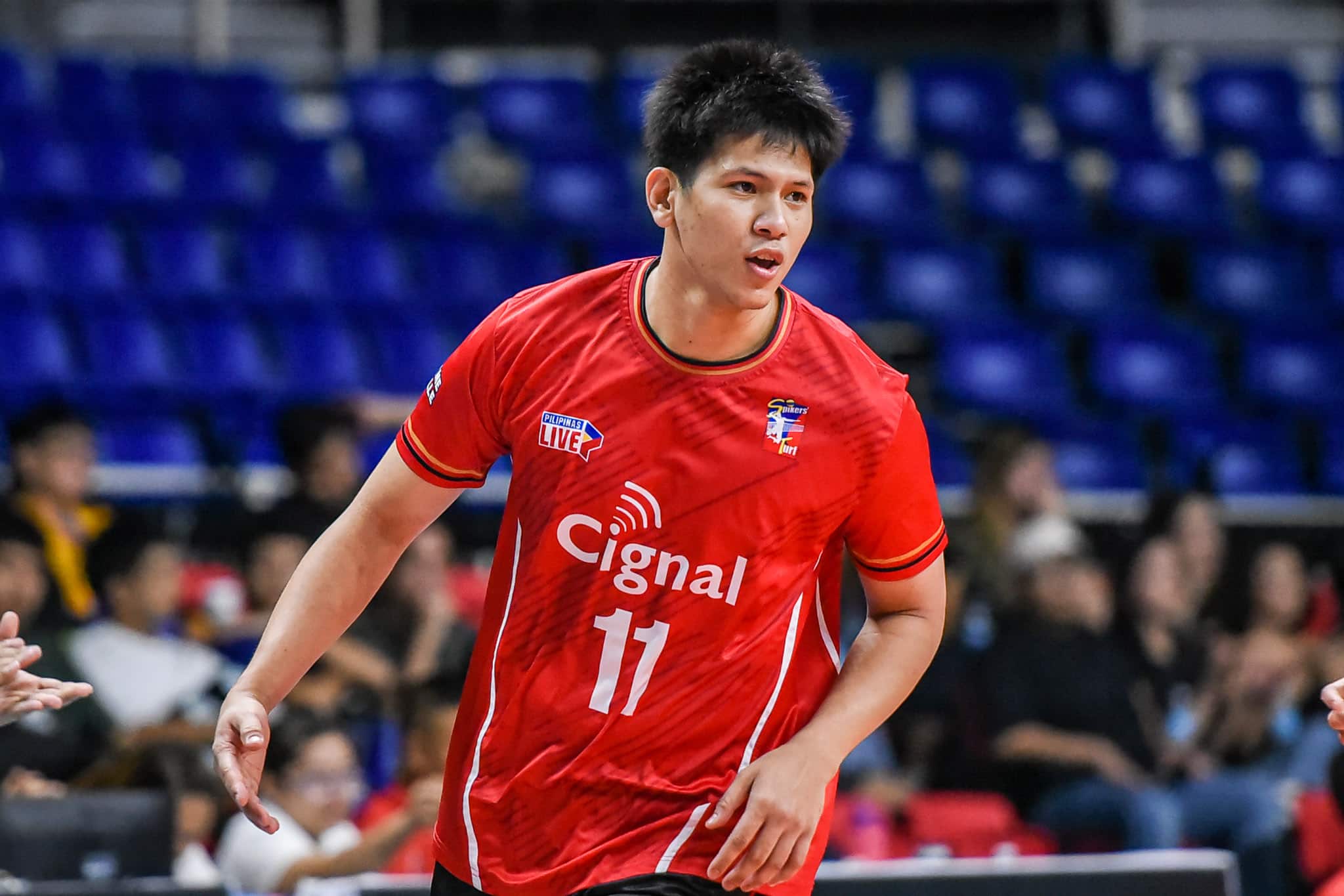 Cignal HD Spikers Edge Out Criss Cross in Thrilling Finals Opener