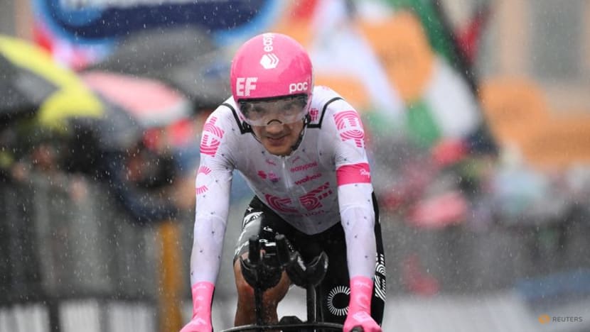 Carapaz Triumphs Solo in Giro's 11th Stage, Del Toro Maintains Lead
