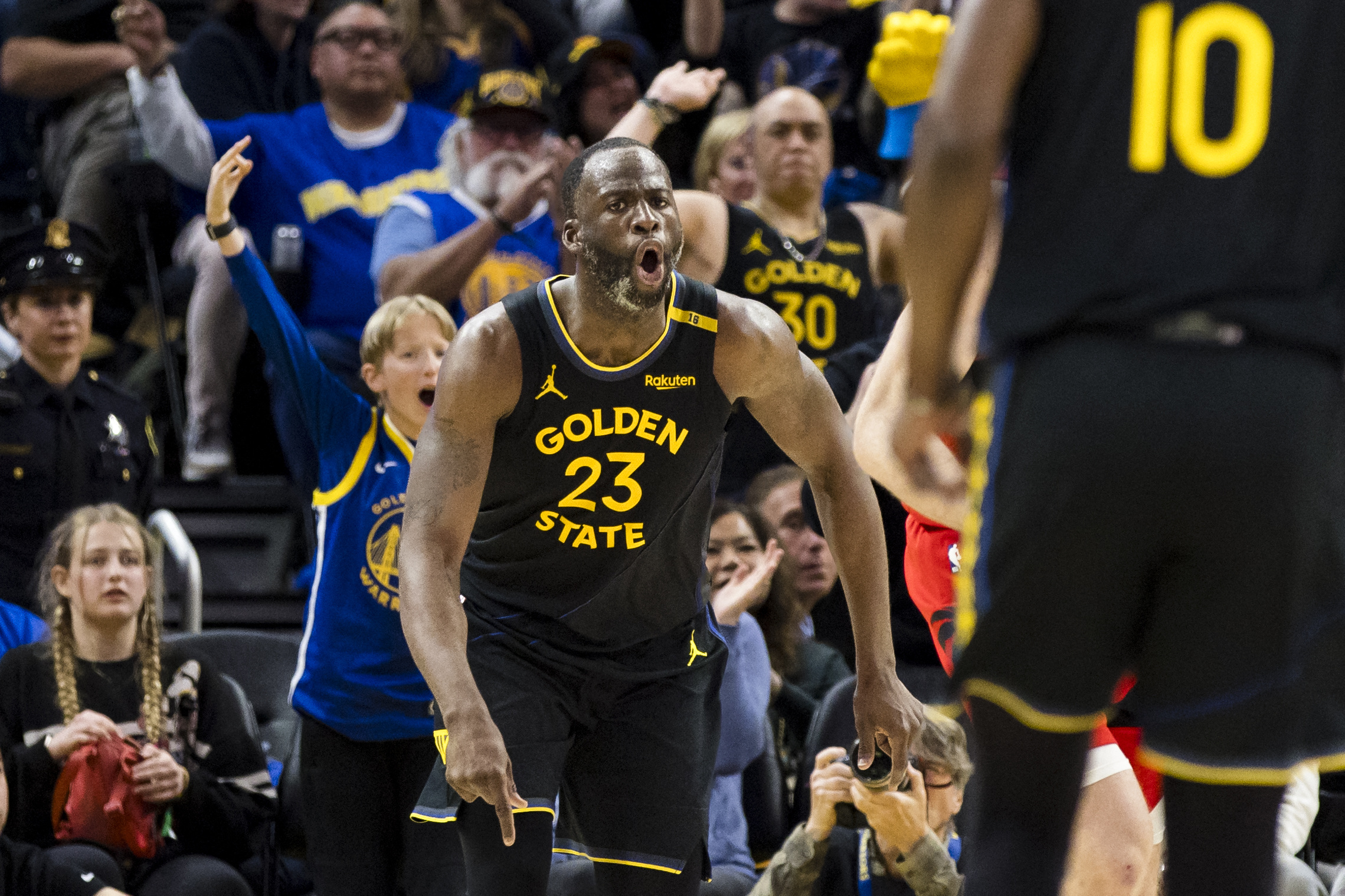 NBA: Warriors overcome Stephen Curry’s injury to beat Raptors