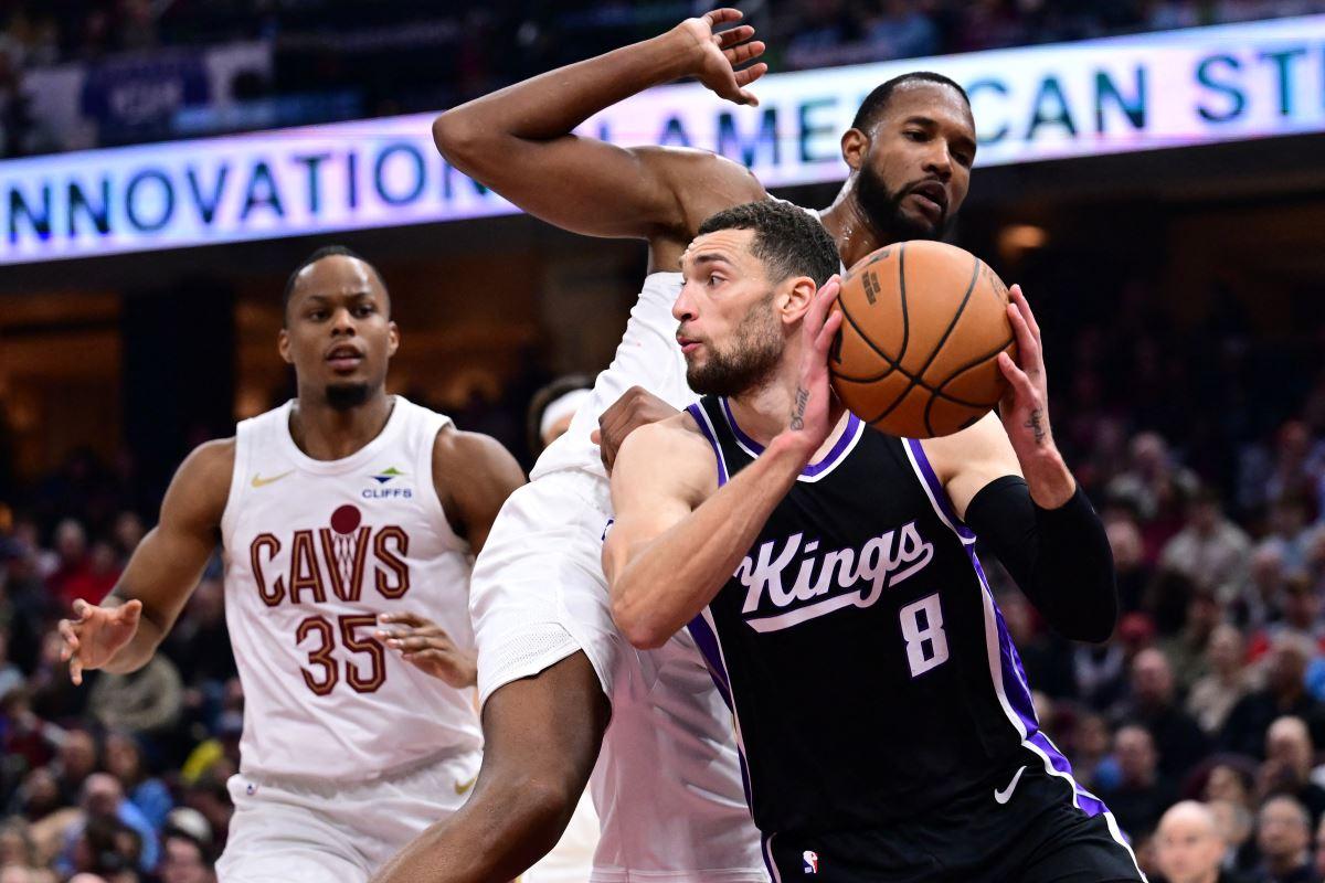 Zach LaVine's 37 Points Propel Sacramento Kings Closer to NBA Playoffs with Victory Over Cavaliers