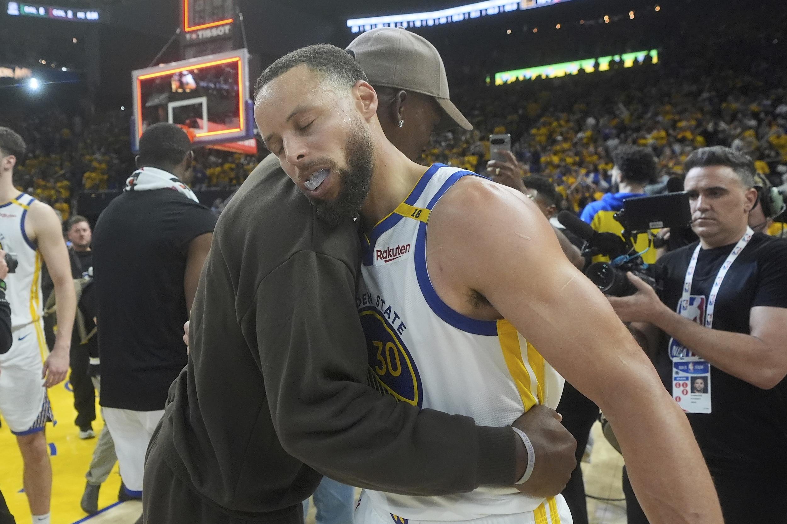 Curry Shines Bright as Warriors Take 2-1 Lead Over Rockets Despite Butler's Absence