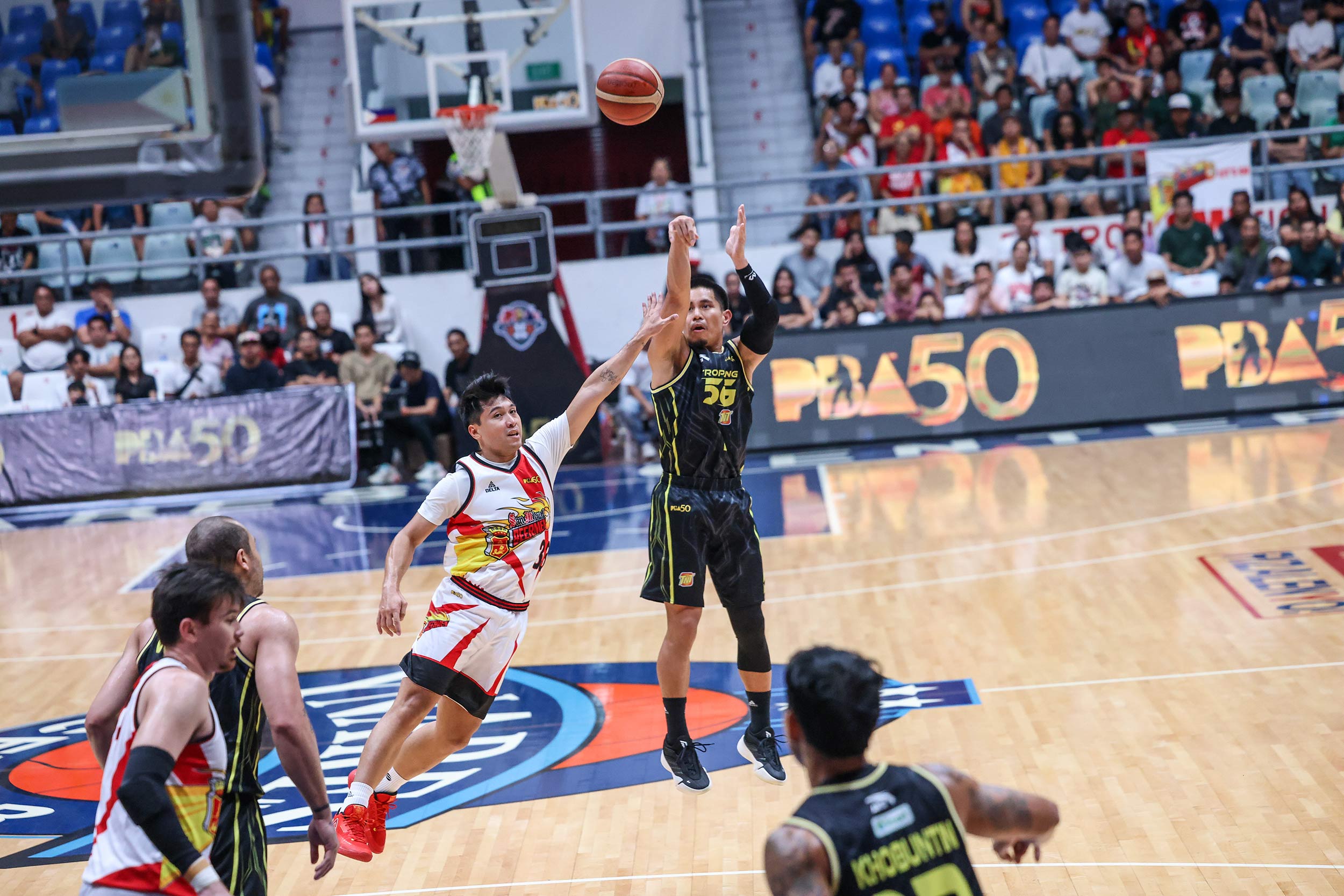 Simon Enciso's Clutch Shot Seals TNT's First Win Against Ex-Team San Miguel