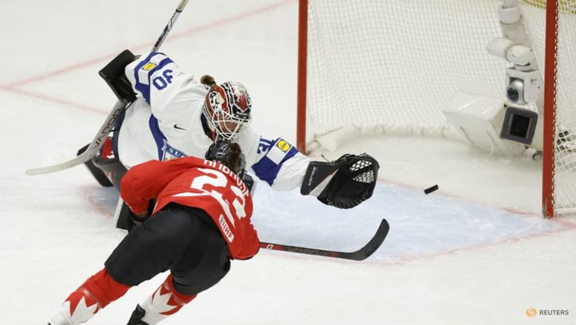 Canada Dominates Finland in IIHF Women's World Championship Semi-Final, Advances to Face USA