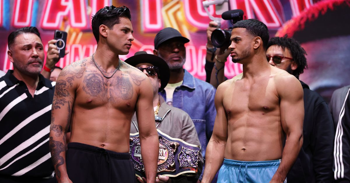 Romero Triumphs Over Garcia in Thrilling Times Square Showdown