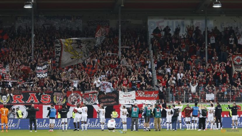Dramatic Last-Gasp Victory for Bayer Leverkusen Keeps Bundesliga Title Race Alive