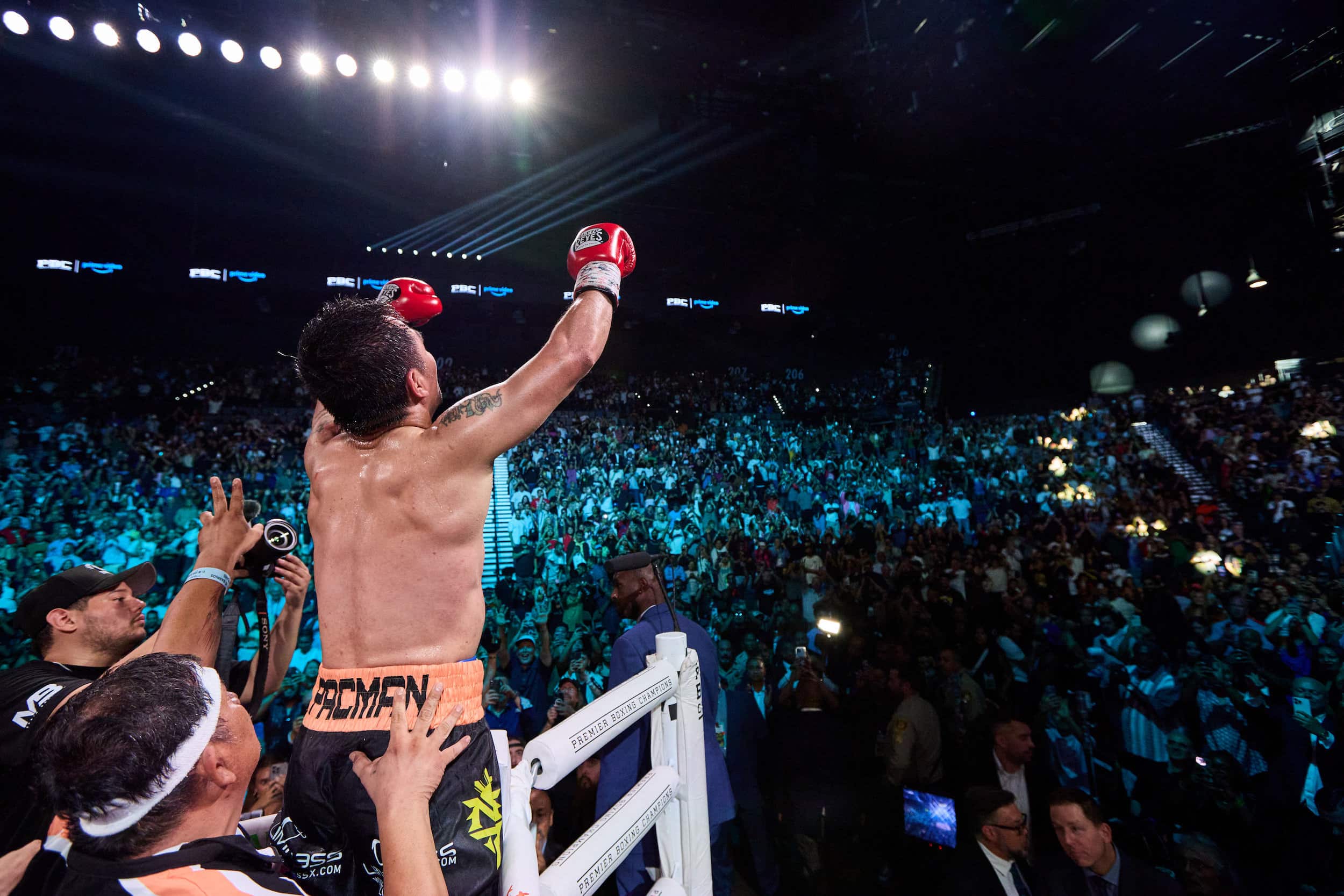 Manny Pacquiao Returns to Boxing, Shuns Political Arena