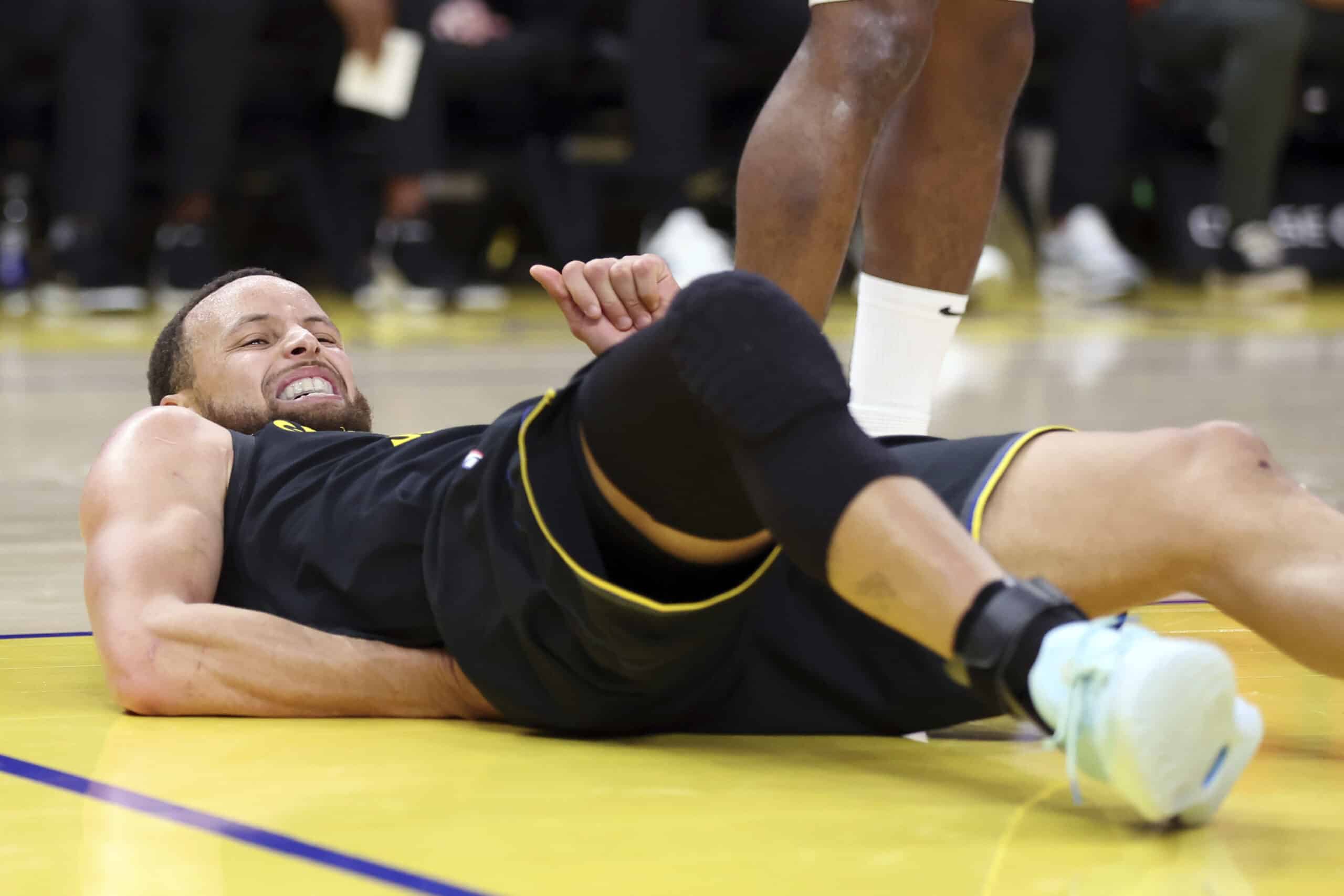 NBA: Stephen Curry taken for MRI after he leaves game with injury