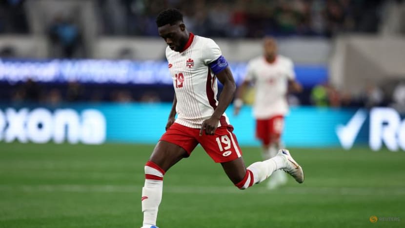 Bayern's Davies suffers ACL tear, Upamecano out with knee injury