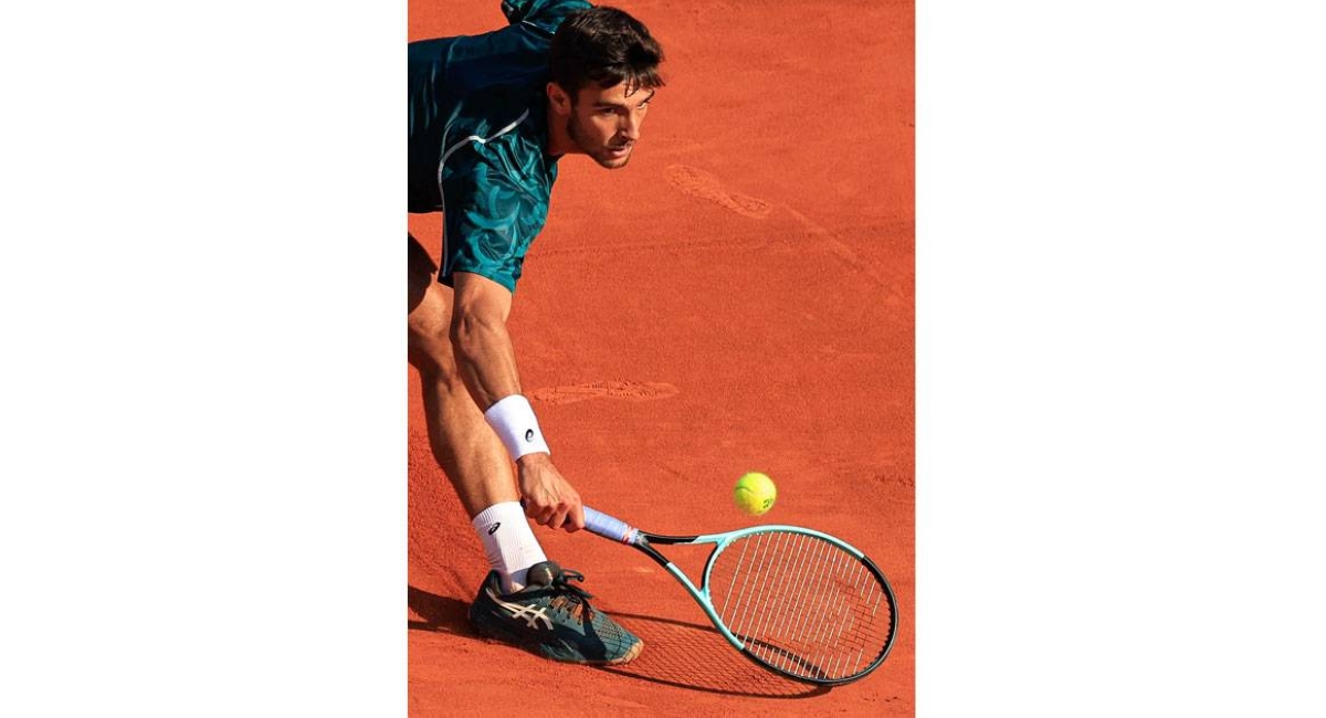 Lorenzo Musetti Stuns Defending Champion Tsitsipas to Reach Monte Carlo Semifinals