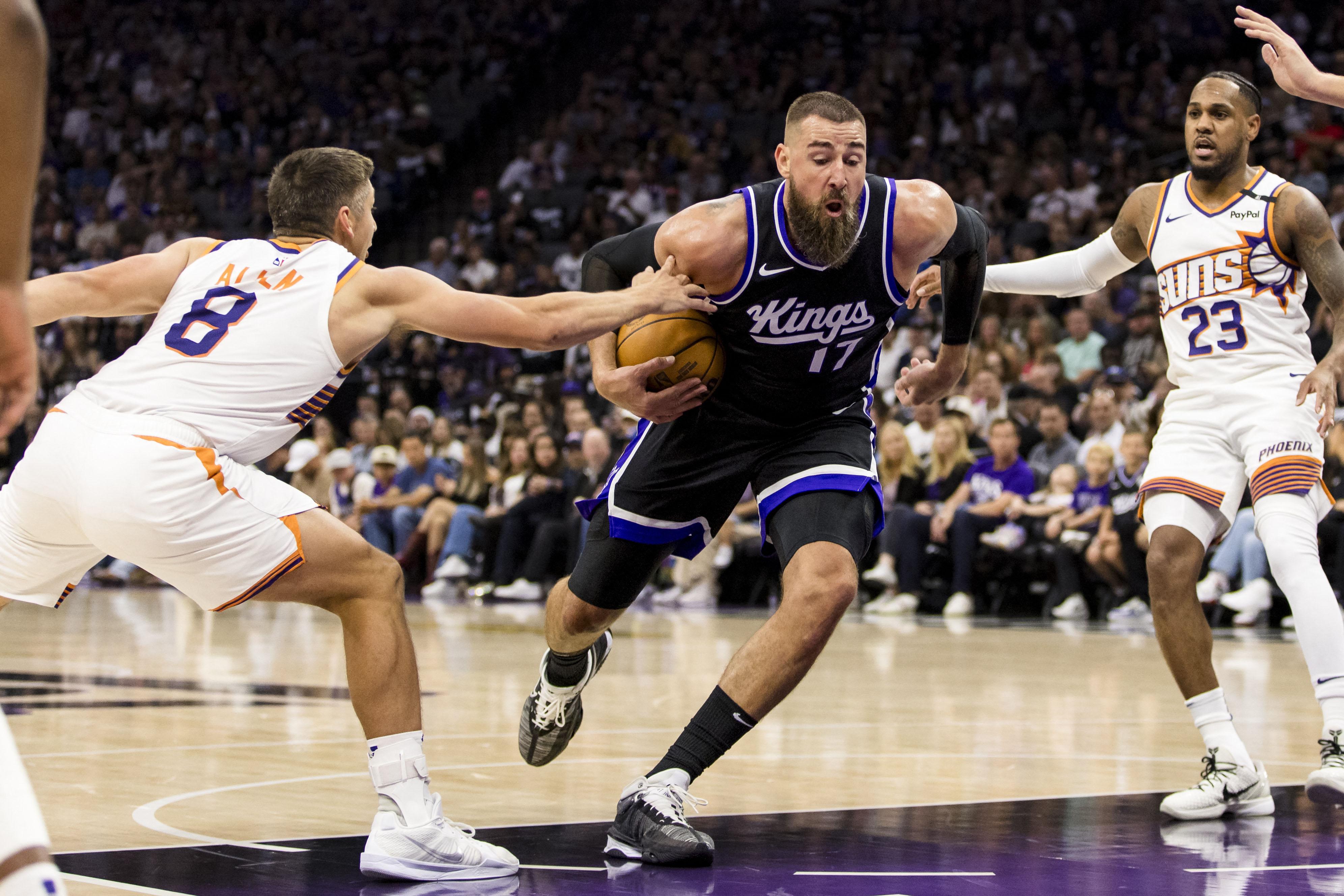 Sacramento Kings Secure Home Advantage Against Mavericks After Triumph Over Suns