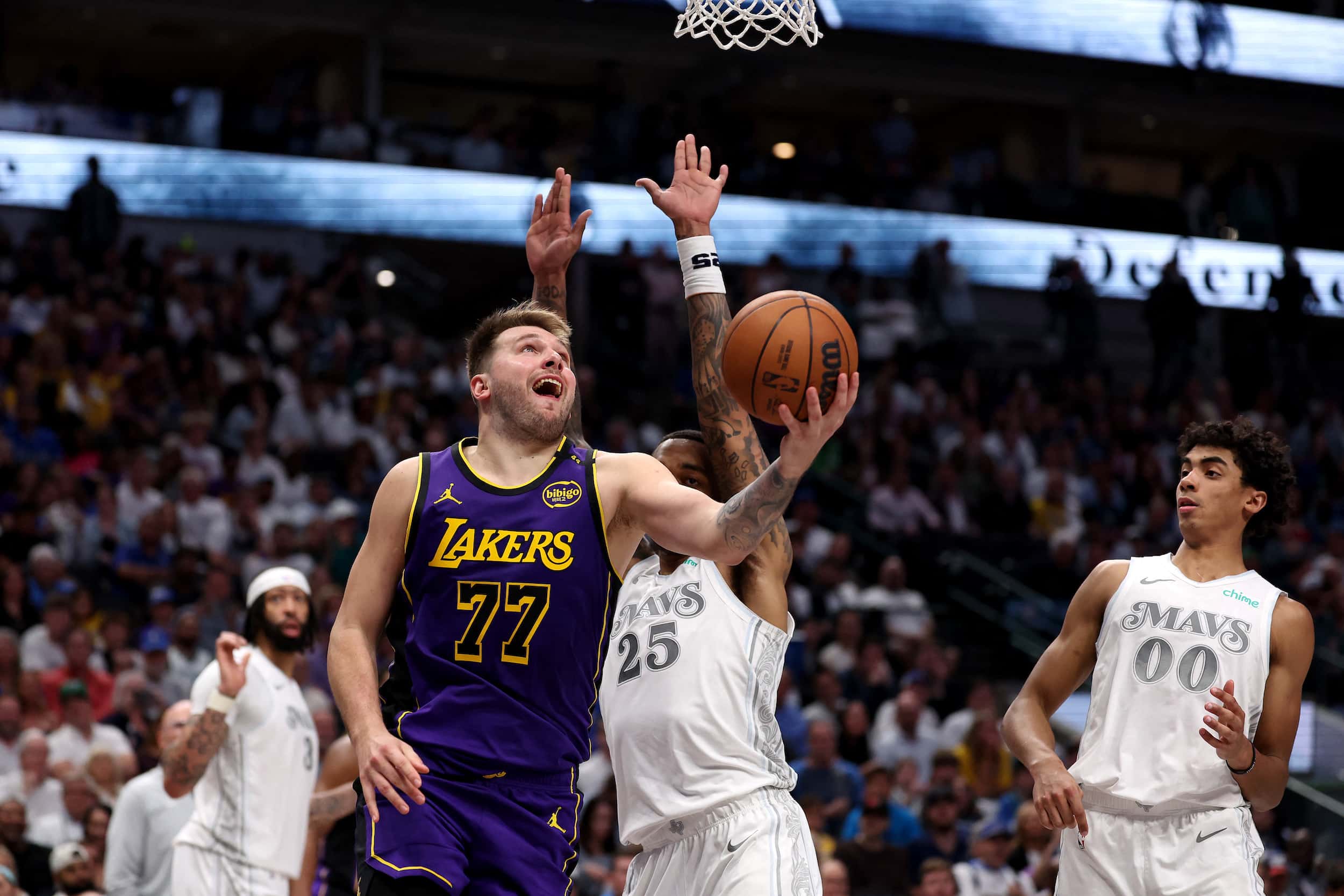 Preseason Showdown: Lakers and Mavericks Set to Rekindle Trade Tensions