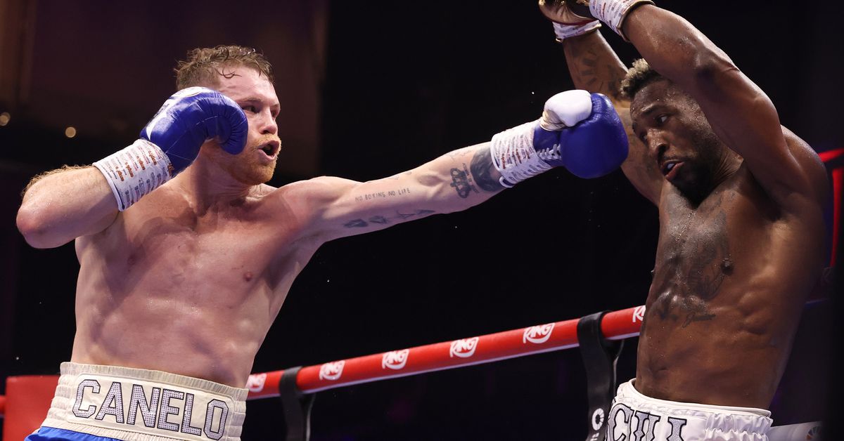 Disappointing Display: Canelo Alvarez and William Scull Set New Low for Boxing Action