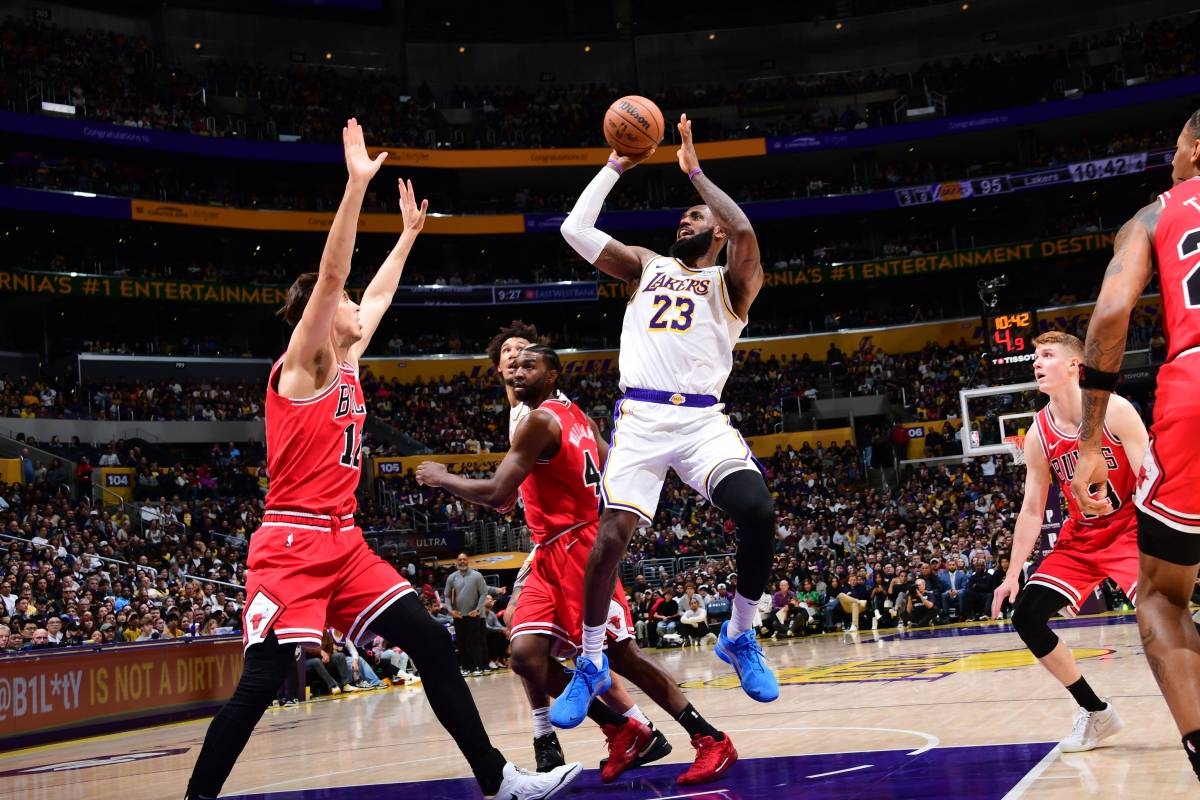 Lakers trounced in LeBron's return, Bucks rally to beat Kings
