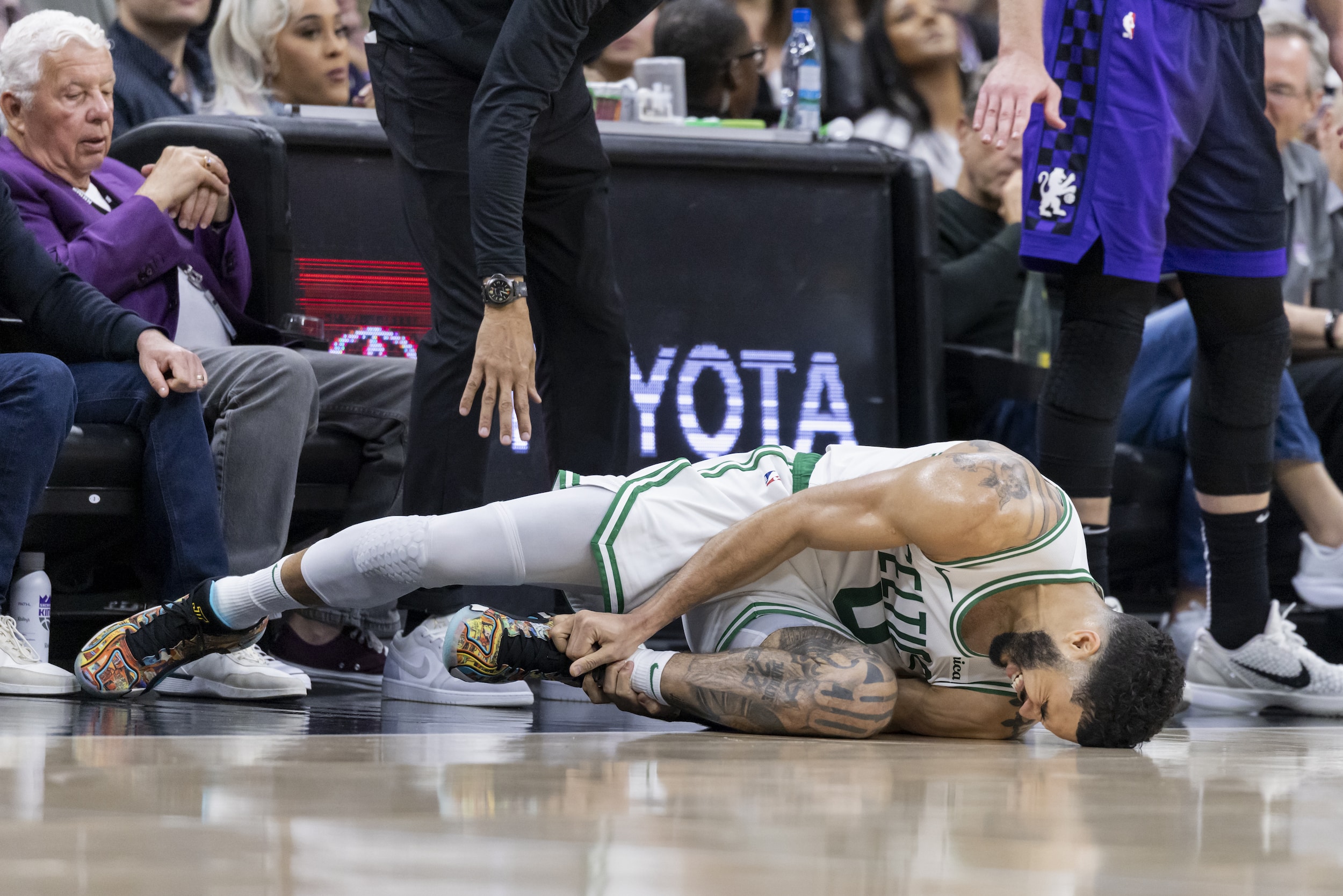 NBA: Celtics’ Jayson Tatum sprains ankle in win over Kings