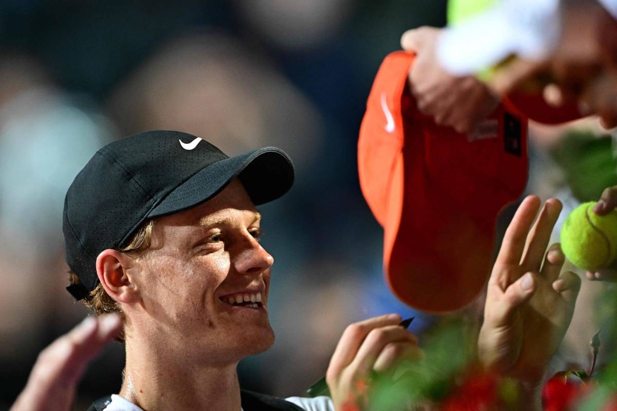 Jannik Sinner Triumphantly Returns to Tennis at Rome Open After Doping Ban
