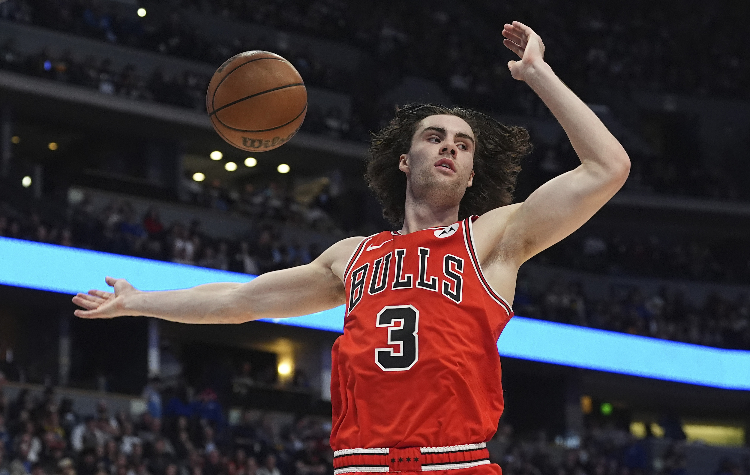 NBA: Red-hot Bulls wrap up road trip by toppling Nuggets