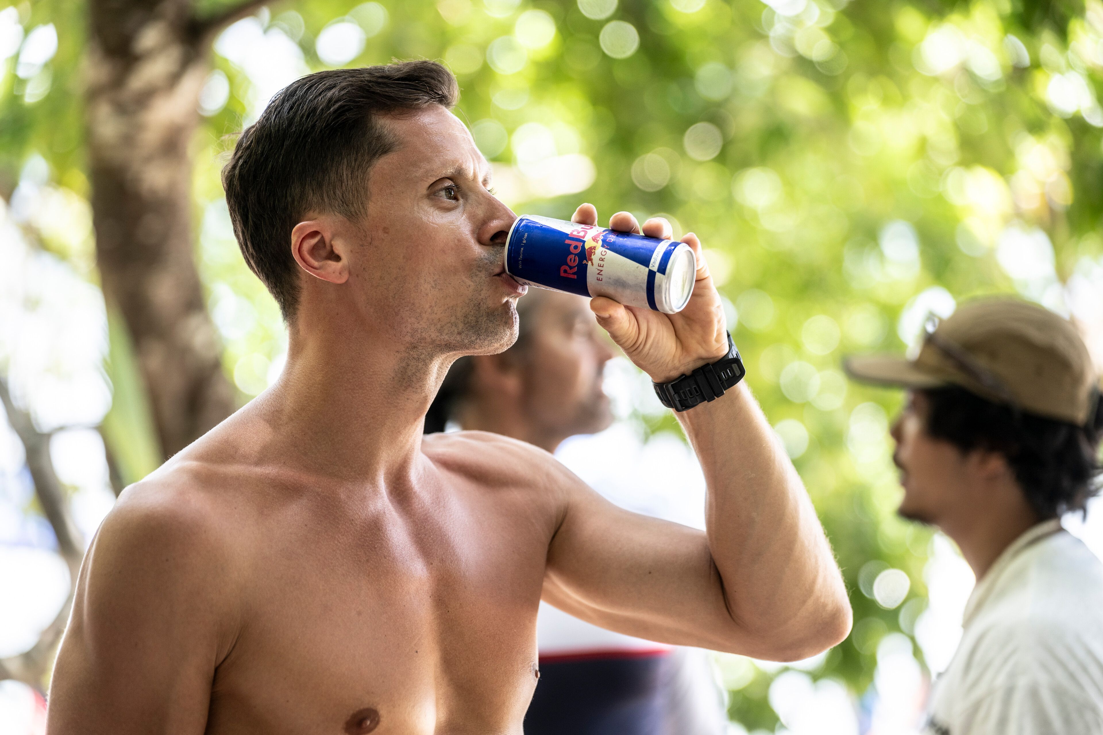 Romanian and American Divers Surge Ahead in El Nido's Cliff Diving Spectacle