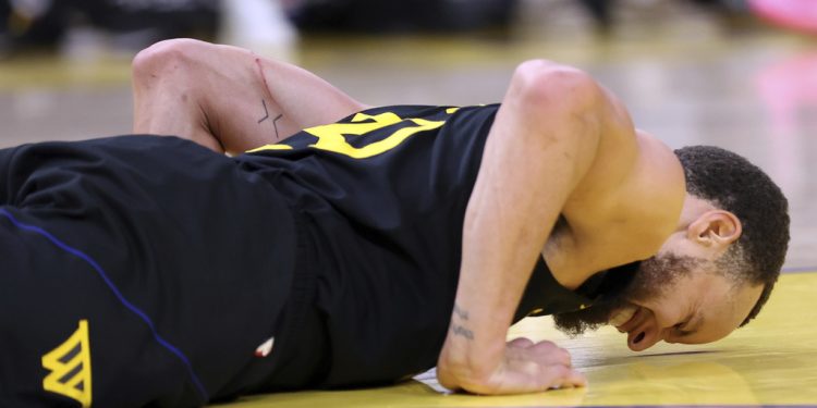 Curry to miss start of Warriors road trip with pelvic contusion