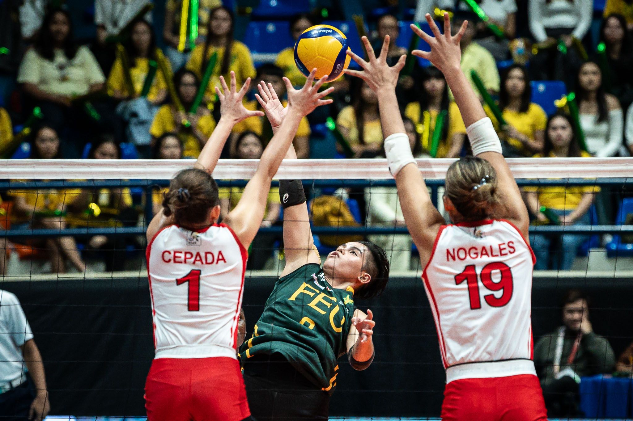 FEU spikers wallop UE