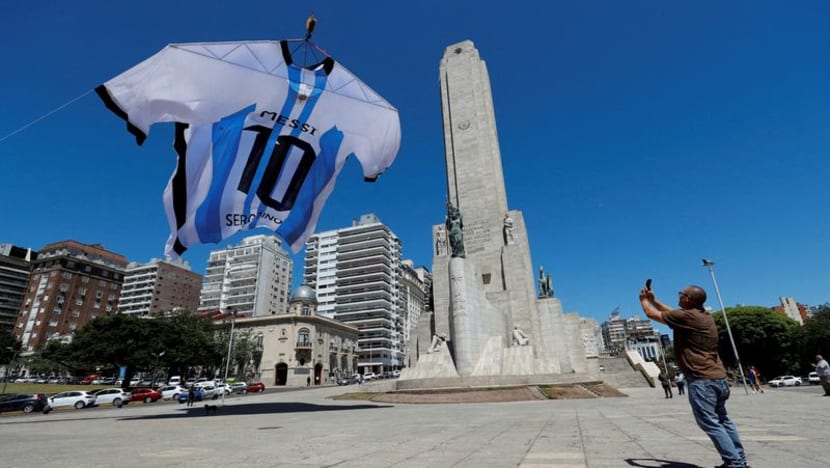 Argentine Club Sparks Outrage by Punishing Young Players for Photo with Rival's Star