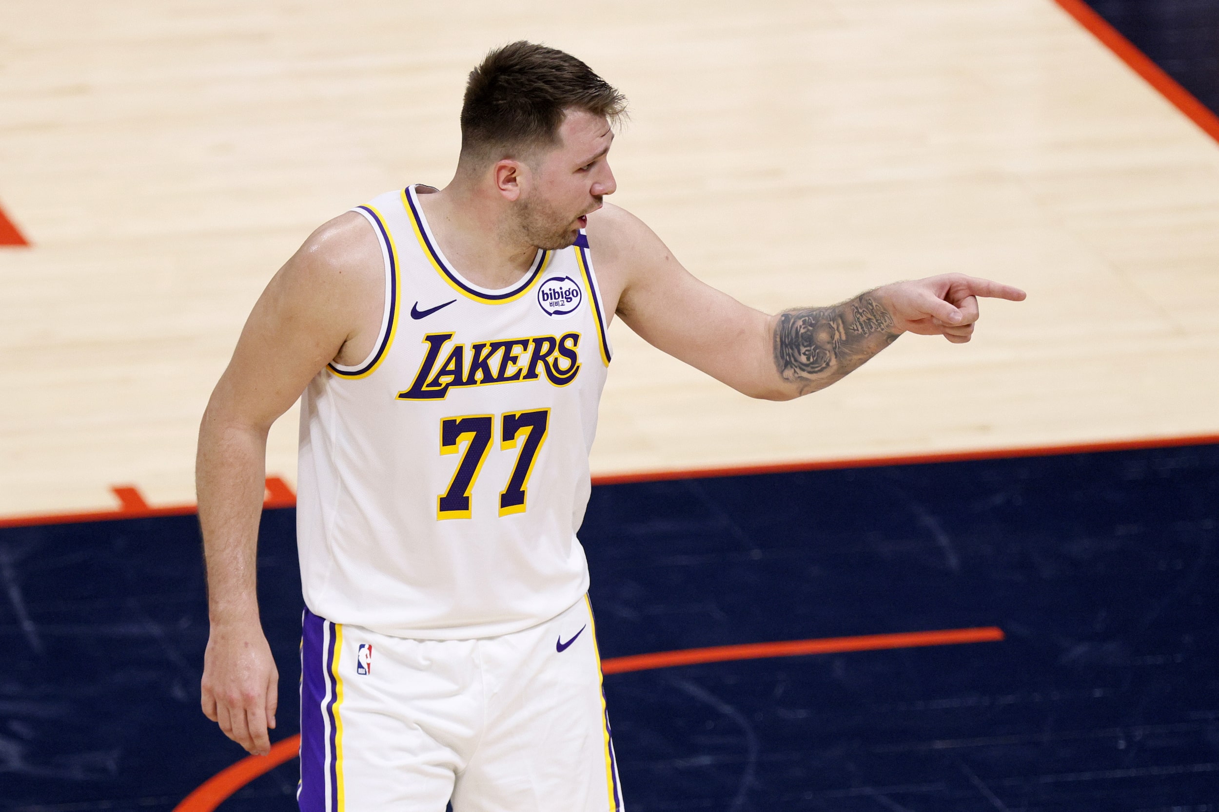 Lakers' Record-Breaking 3-Point Barrage Overwhelms Thunder