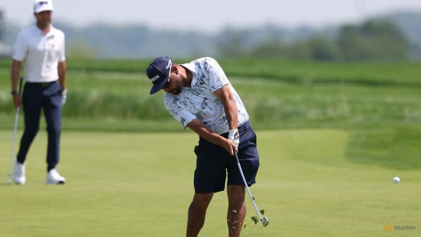 Burns Takes Command at U.S. Open as McIlroy Barely Advances and DeChambeau Misses Cut