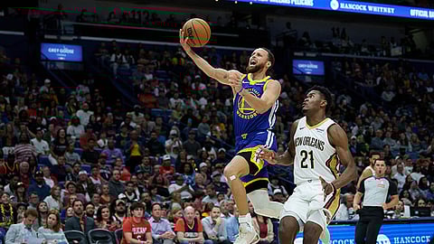 Curry returns as Warriors slay Pelicans