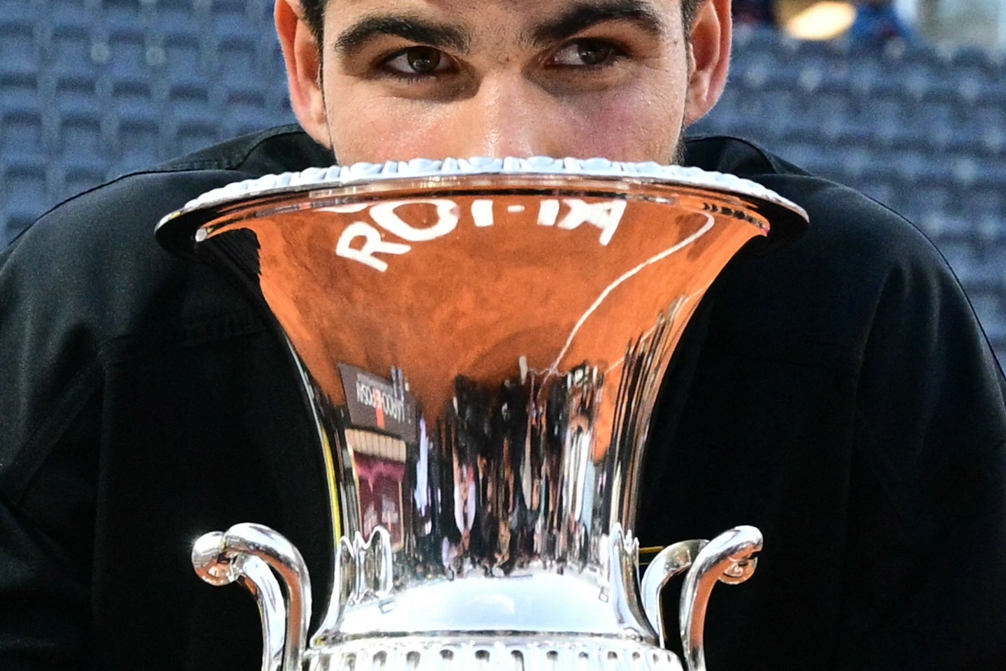Alcaraz Triumphs Over Sinner at Italian Open, Signals Strong Roland Garros Defense