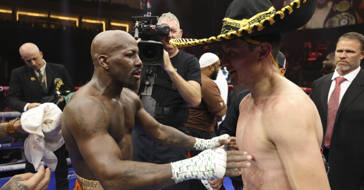 Boxing streaming and TV schedule for March 28 - 29