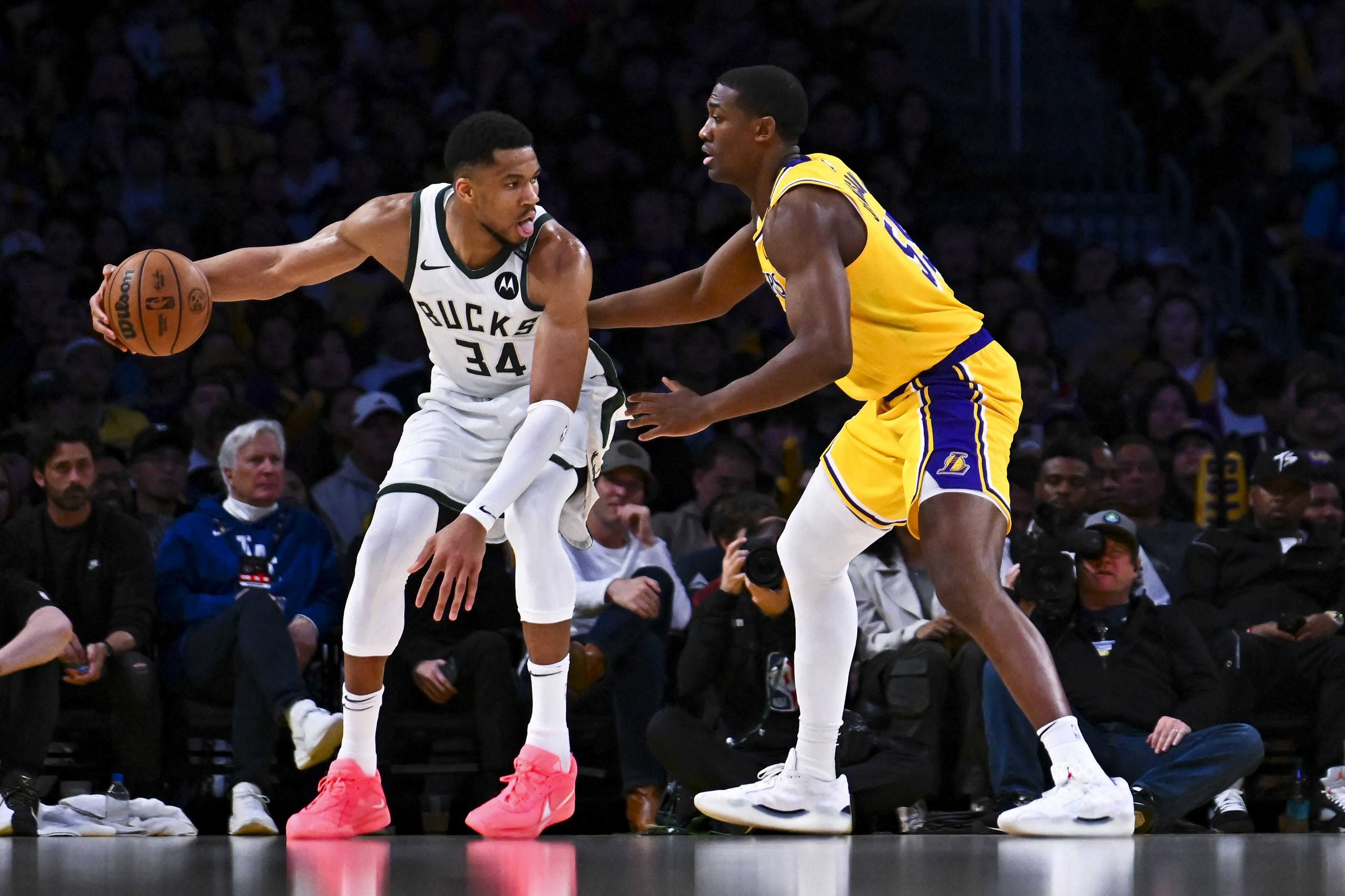 NBA: Giannis Antetokounmpo, Bucks blast star-less Lakers