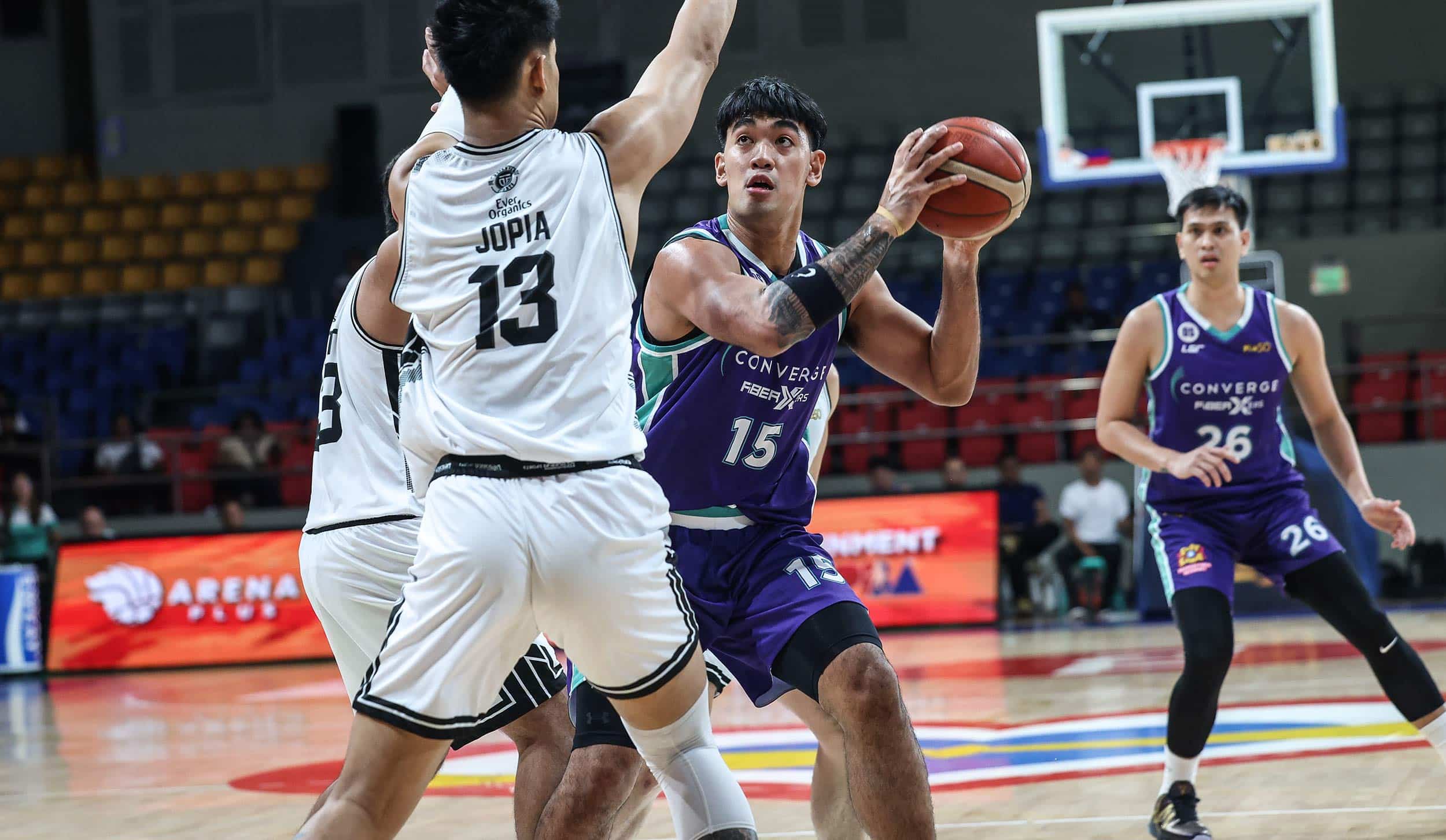 Converge FiberXers Dominate Blackwater with 31-Point Victory in PBA Philippine Cup