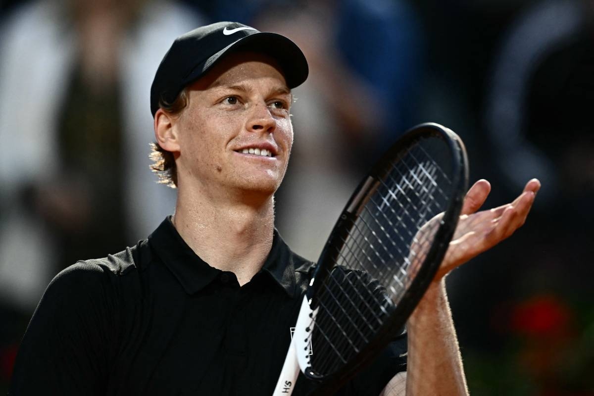 Jannik Sinner Dominates Casper Ruud to Advance to Italian Open Semifinals