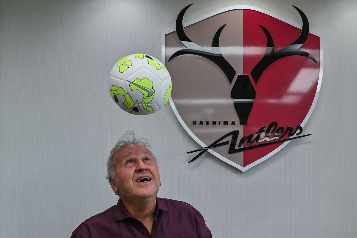 Zico Warns Japanese Footballers Against Premature Moves to Europe