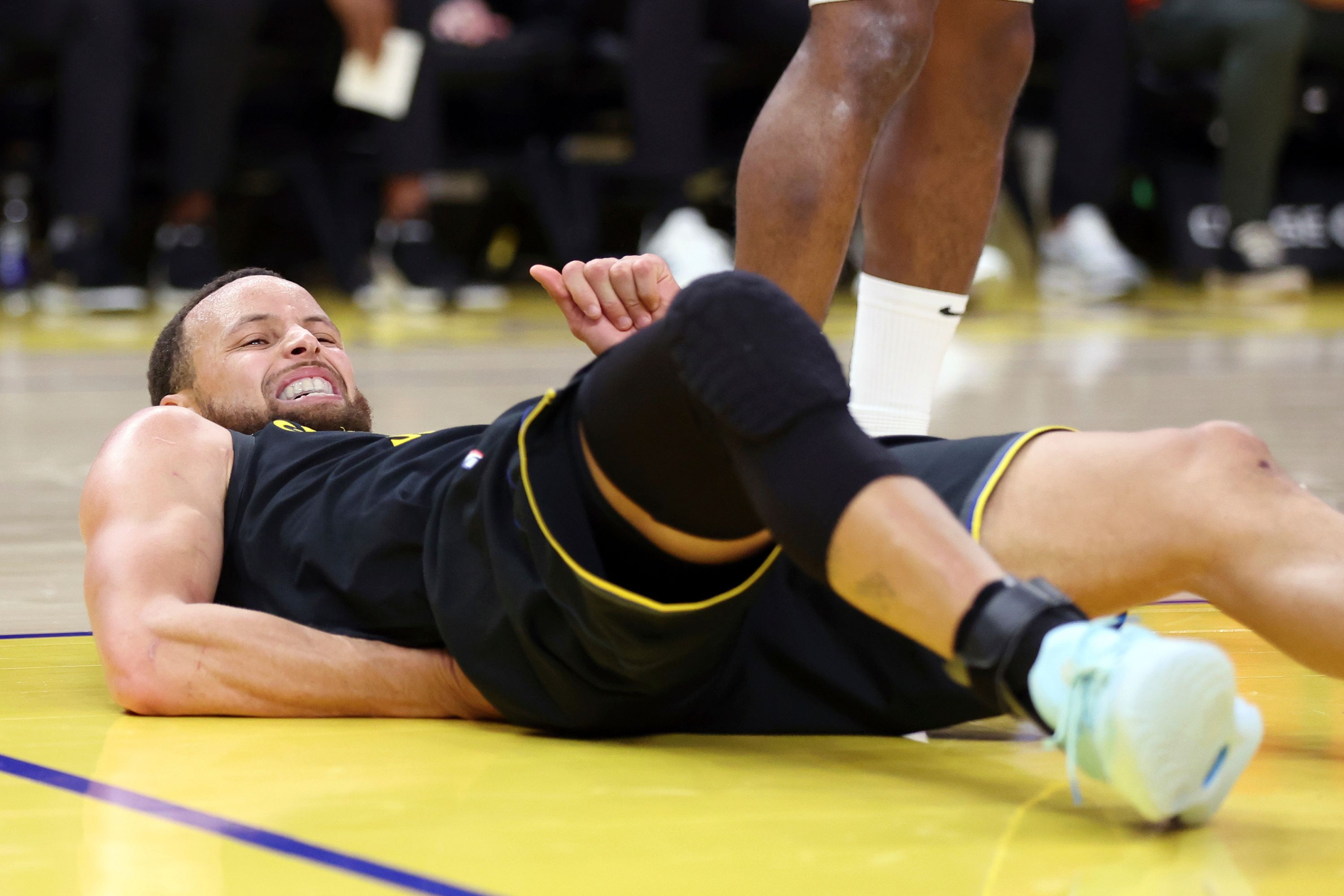 Curry to miss start of Warriors road trip with pelvic contusion
