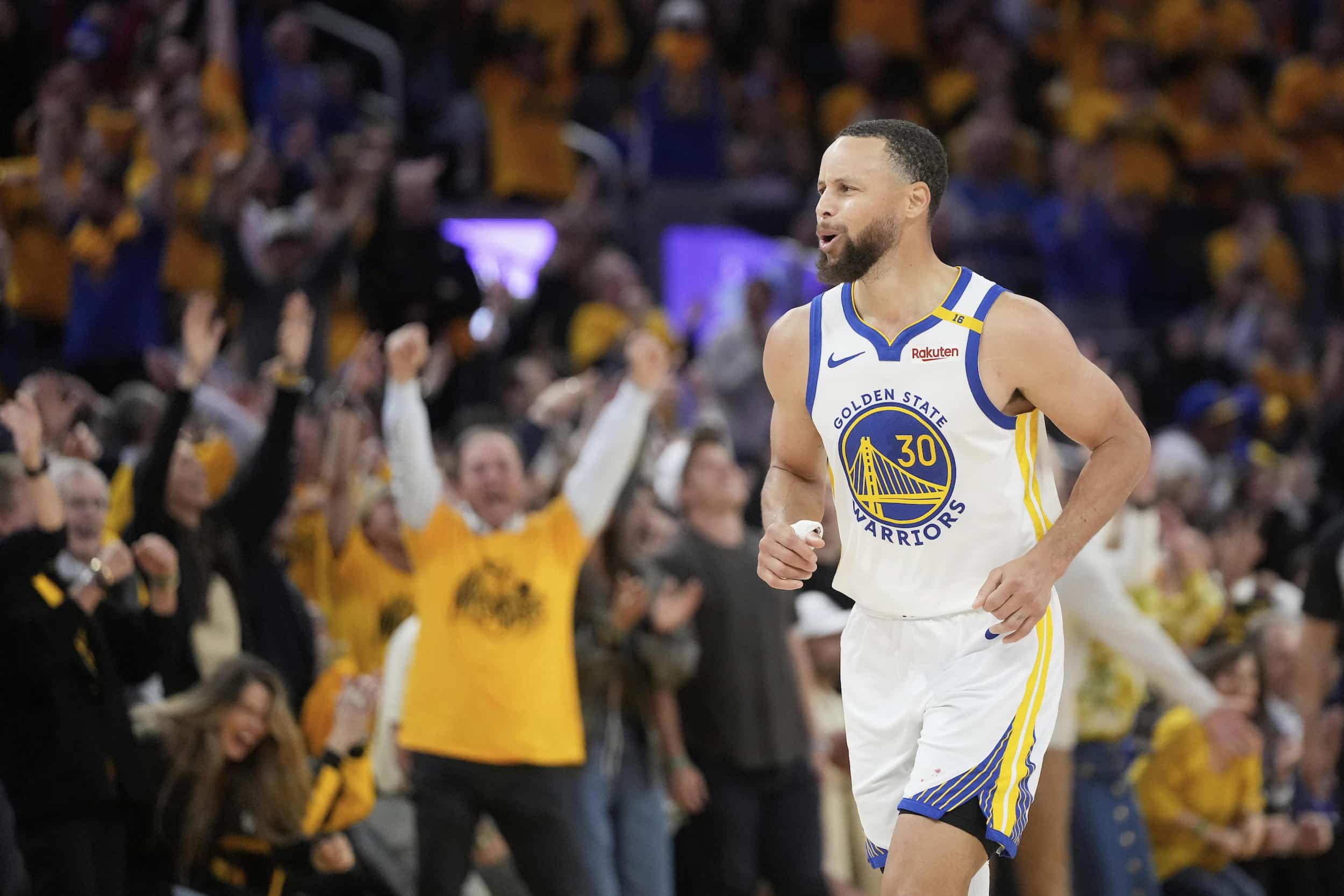 Curry's Stellar Performance Propels Warriors to 2-1 Lead Over Rockets in NBA Playoffs