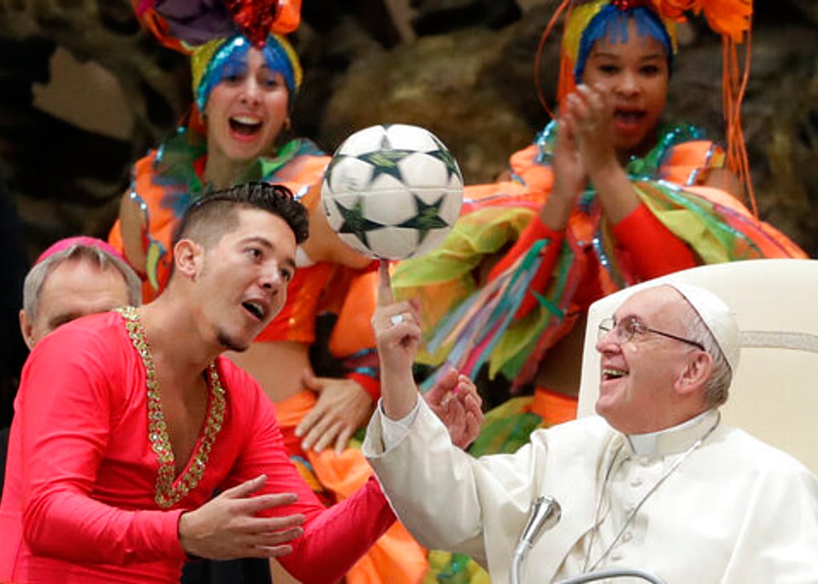 Football World Halts in Tribute to Pope Francis, a Beloved Fan