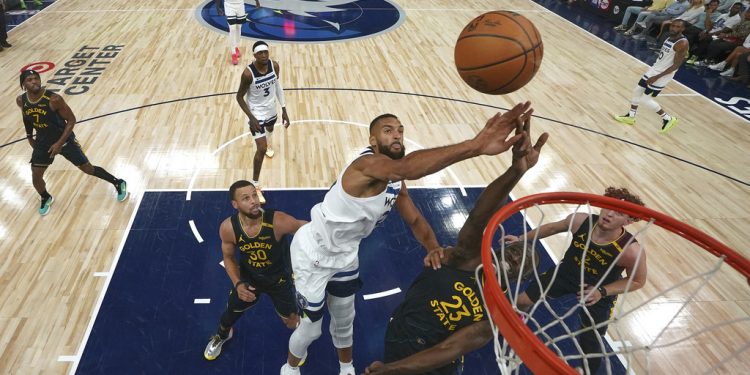 Warriors Triumph in Game 1 Over Timberwolves Amid Curry's Hamstring Injury
